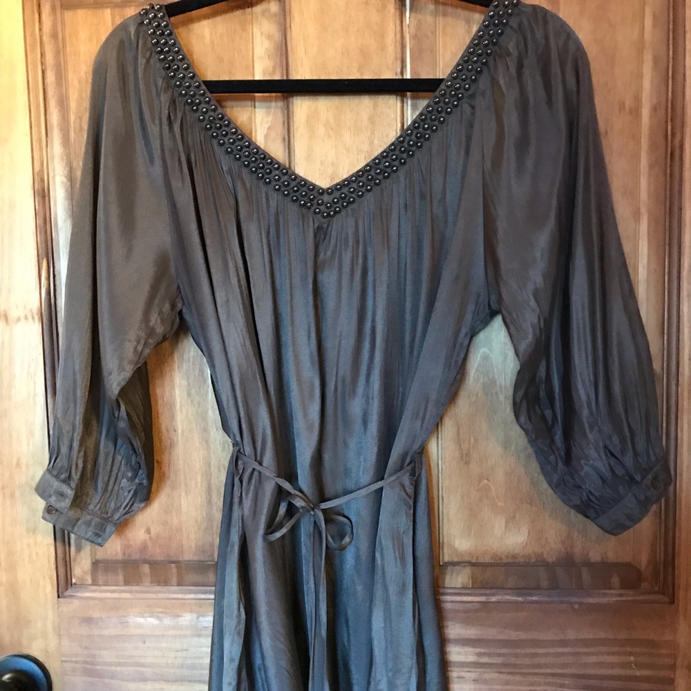 Beaded v-neck w/ tie. Satin feel.